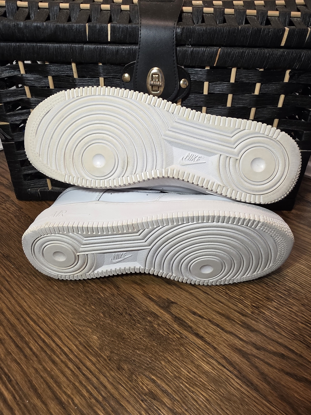 Nike Air Force 1 Unisex White Low-Top Sneakers Size 7Y Or Women 8.5